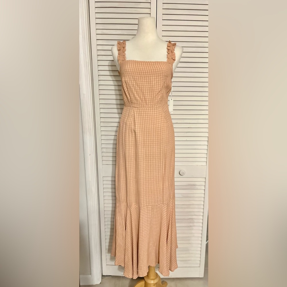 Winston White Blush Pink Long Dress Size XS. This dress will flatter your figure